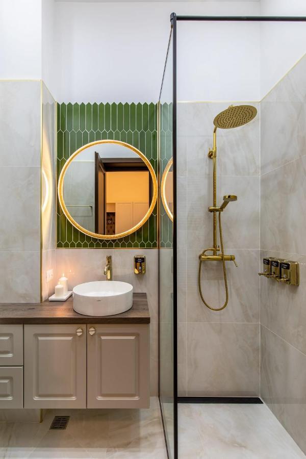 Holt Old Town Luxury Suites Bukarest Exterior foto
