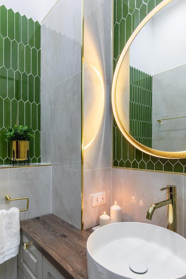 Holt Old Town Luxury Suites Bukarest Exterior foto