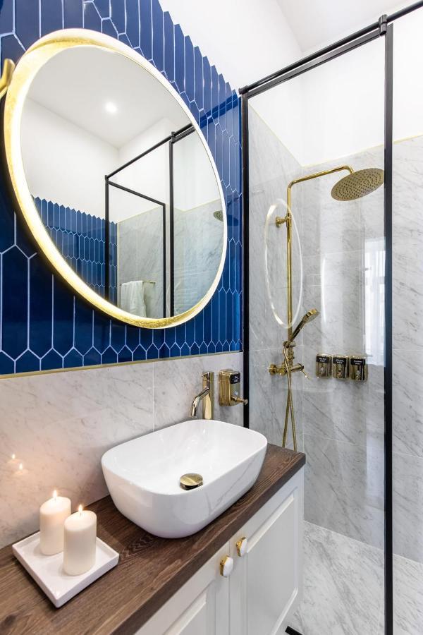 Holt Old Town Luxury Suites Bukarest Exterior foto